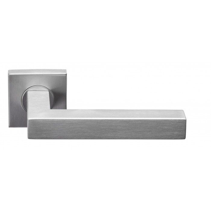 Deurkruk paar BASICS BSQ1-G deurkruk geveerd op vierkant rozet mat RVS main product photo
